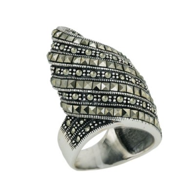 Brass Ring W/ Folds And Sq Cut Ms