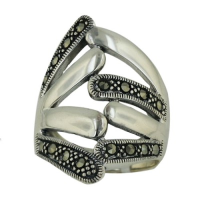 Marcasite Ring with 4 Marcasite Fingers and 4 Silver Fingers Meeti