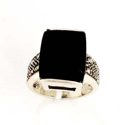MS Ring 12X14.5Mm Onyx Center Marcasite On Band
