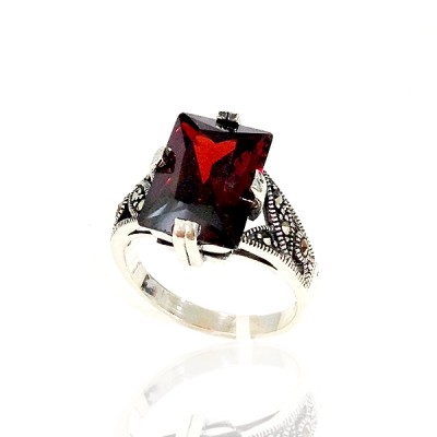 Marcasite Ring 14X10mm Garnet Marquis Leaf on Side