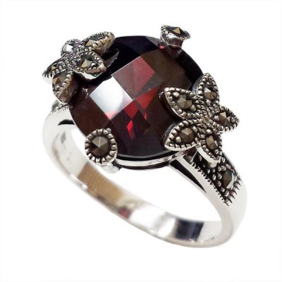 MS Ring Rd Garnet Cz W/ Flower Ms On Both Side