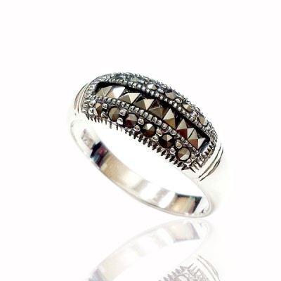 MS Ring Sq Ms In Middle Small Rd Ms Top & Bottom