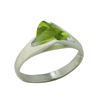 Sterling Silver Ring Peridot Glass (Glol E11) Angle Stone