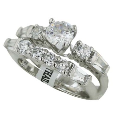 Sterling Silver Ring Engment 7mm Cubic Zirconia Solitaire with Baguette (2Pcs