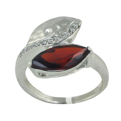 Sterling Silver Ring Oppositive 15X7mm Garnet Cubic Zirconia+15X9mm Hammerred Leaf with