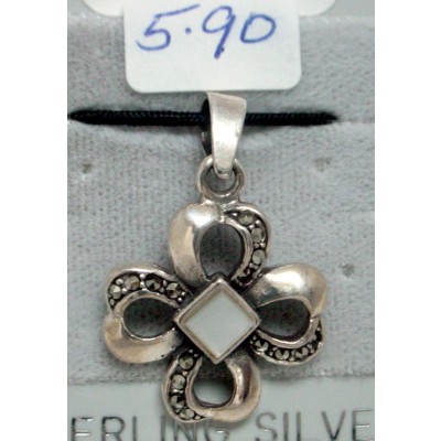 Marcasite Pendant Clover with Onyx