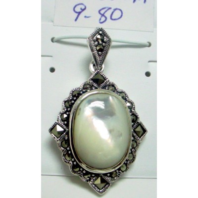 Marcasite Pndt Oval Mother of Pearl with Qz + Marcasite Around