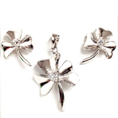 Sterling Silver Set Plain Clover with 1Pcs Clear Cubic Zirconia (Bigger Pendant)